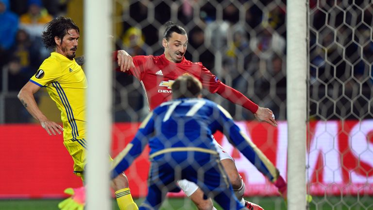 Rostov's Spanish defender Cesar Navas (L) and Rostov's Russian goalkeeper Nikita Medvedev (C) fail to stop a goal by Manchester United's Swedish forward Zl