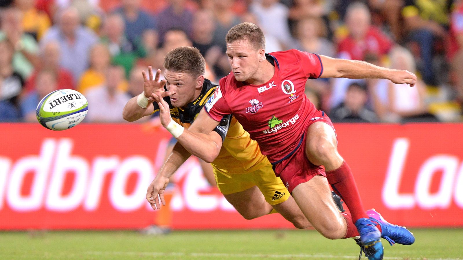 Reds 15 34 Hurricanes Match Report & Highlights