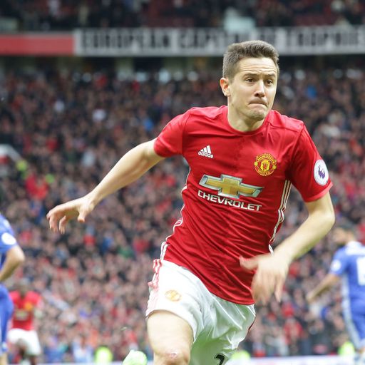 Man Utd dent Chelsea's title bid