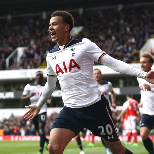 Spurs keep pace in title race