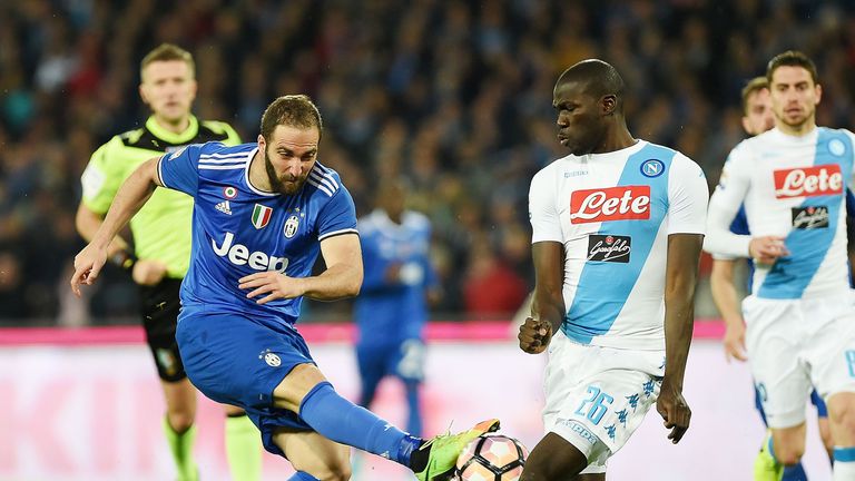 Gonzalo Higuain (L) is expected to receive another hostile reception against former club Napoli on Wednesday 