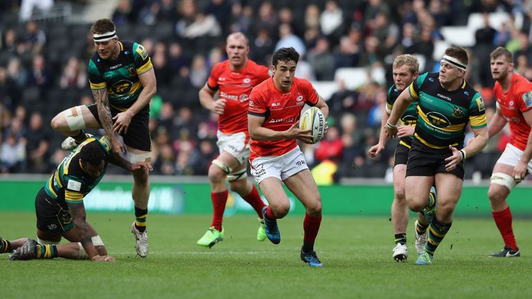 MILTON KEYNES, ENGLAND - APRIL 16:  Alex Lozowski of Saracens breaks with the ball during the Aviva Premiership match between Northampton Saints and Sarace