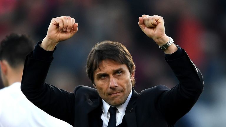 BOURNEMOUTH, ENGLAND - APRIL 08:  Antonio Conte, Manager of Chelsea shows appreciation to the fans after the Premier League match between AFC Bournemouth a