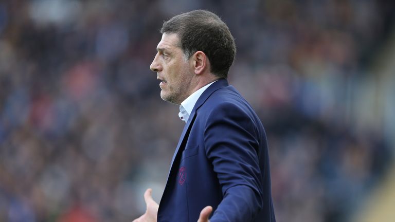 HULL, ENGLAND - APRIL 01: Slaven Bilic, Manager of West Ham United reacts during the Premier League match between Hull City and West Ham United at KCOM Sta