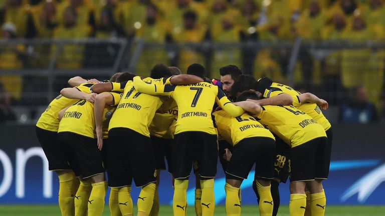 Borussia Dortmund players show unity before kick-off