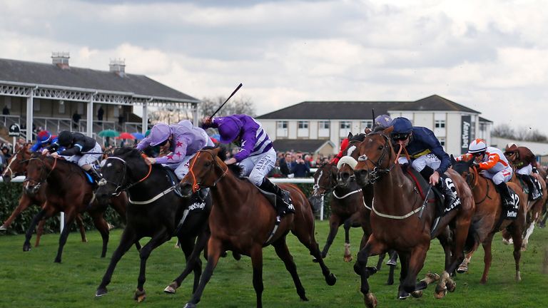 Daniel Tudhope riding Bravery (R, blue) wins the Betway Lincoln 