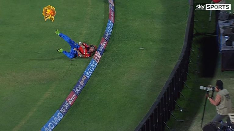 Brendon McCullum was denied a stunning catch by the brim of his sunhat against RCB