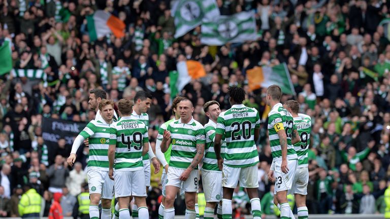 GLASGOW, SCOTLAND - APRIL 29: Celtic players celebrate at the final whistle after beating rangers 5-1 during the Ladbrokes Scottish Premiership match betwe