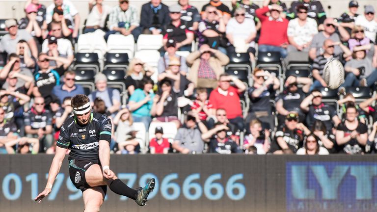 Guinness PRO12, Liberty Stadium, Swansea, Wales 8/4/2017.Ospreys vs Leinster.Ospreys' Dan Biggar misses a last chance penalty kick.