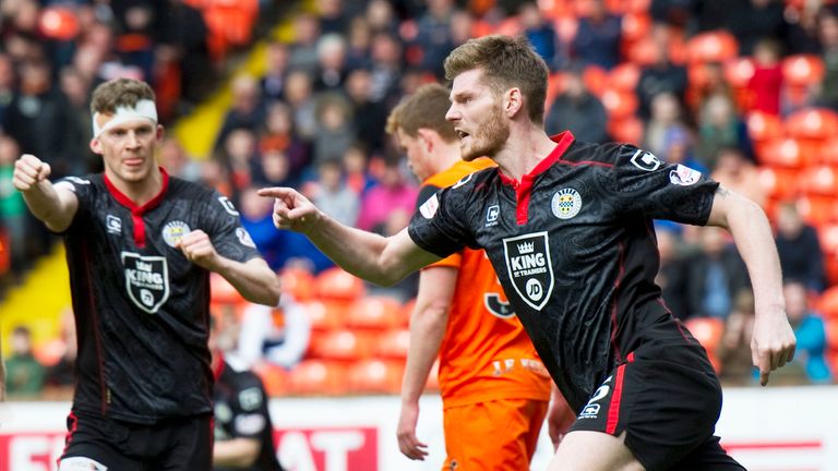 St Mirren's Gary Mackenzie (R) celebrates his goal against Dundee Utd