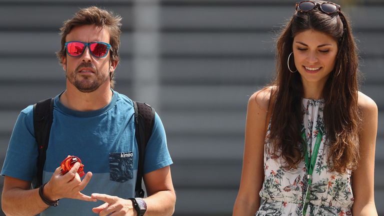 Alonso arrives in the Bahrain paddock with girlfriend Linda Morselli 