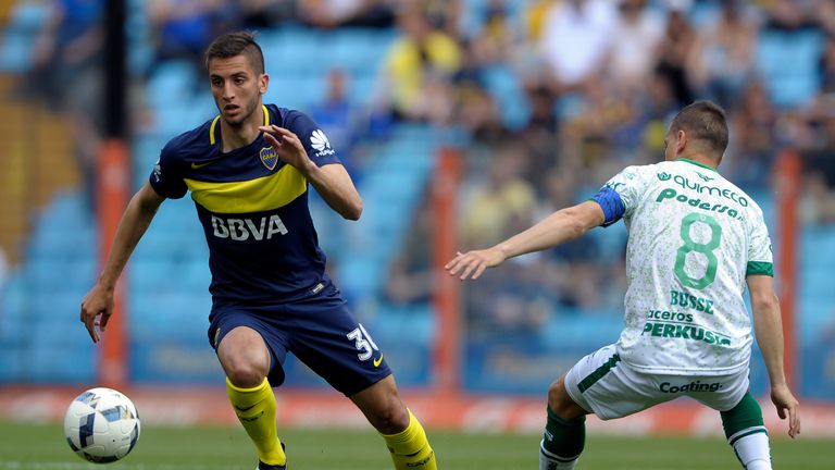 Boca Juniors' midfielder Rodrigo Bentancur (L) eludes Sarmiento's midfielder Walter Busse during their Argentina First Division football match at the La Bo