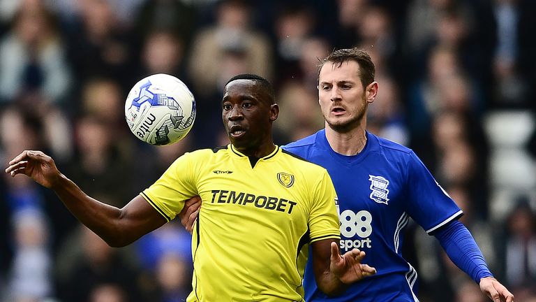 Lucas Akins and Jonathan Grounds compete for possession at St Andrews