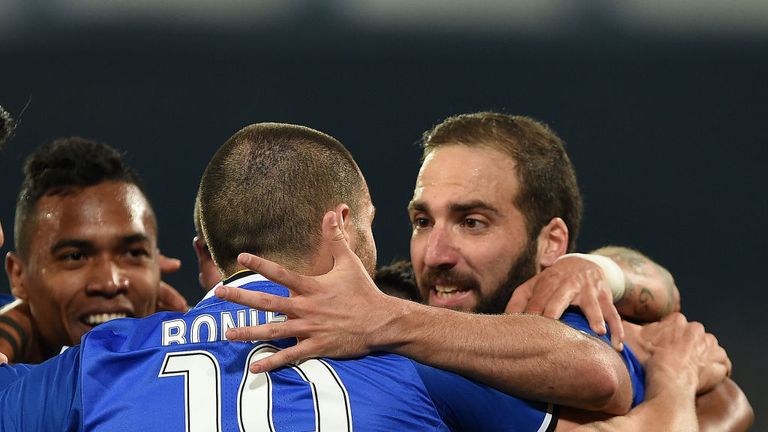 NAPLES, ITALY - APRIL 05:  Leonardo Bonucci and Gonzalo Higuain of Juventus FC celebrate the 1-2 goal scored by Gonzalo Higuain during the TIM Cup match be