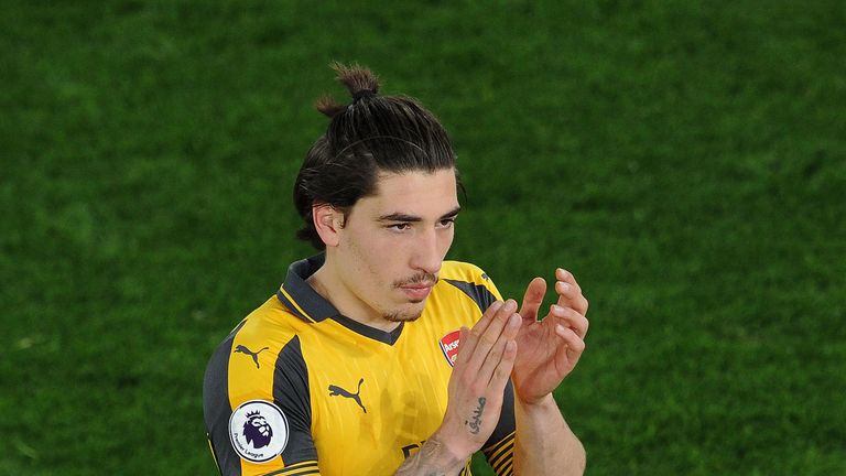 Hector Bellerin appluds fans after the 3-0 defeat to Crystal Palace