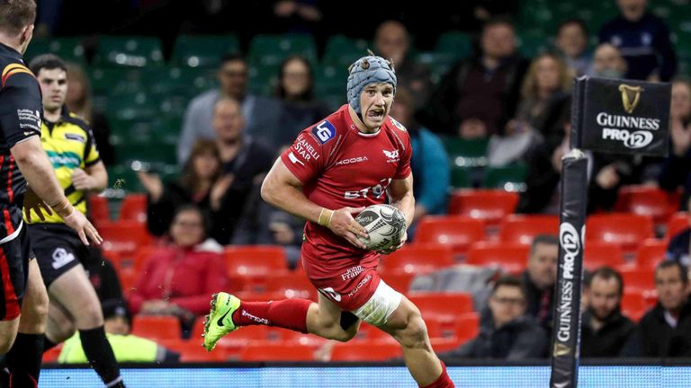 Newport Gwent Dragons vs Scarlets.Llanelli Scarlet...s Jonathan Davies scores a try.