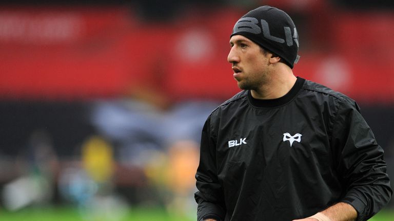 Justin Tipuric warms up for Ospreys