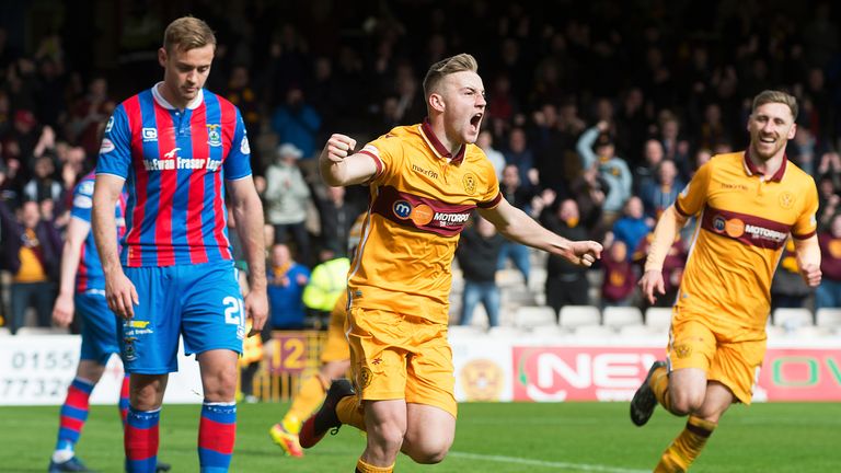 15/04/17 LADBROKES PREMIERSHIP.. MOTHERWELL v INVERNESS CT.. FIR PARK - MOTHERWELL.. Motherwell's Allan Campbell (centre) celebrates his goal.