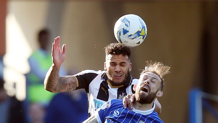 Newcastle United's Jamaal Lascelles (left) and Sheffield Wednesday's Steven Fletcher battle for the ball