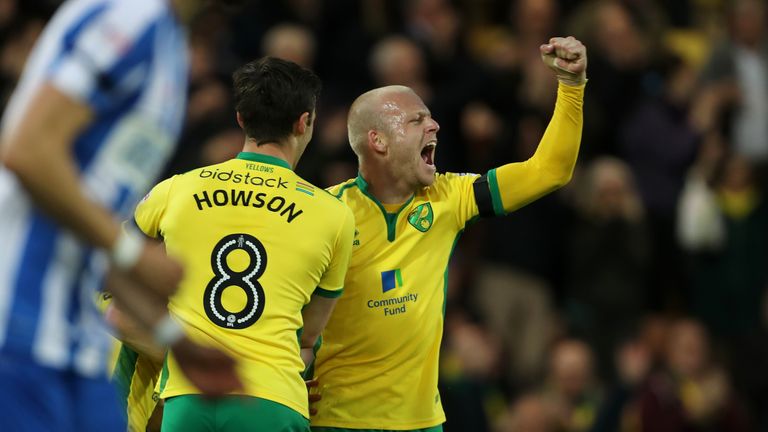 Norwich City's Steven Naismith (right) celebrates his side's first goal after Brighton & Hove Albion goalkeeper David Stockdale (not pictured) scores an ow