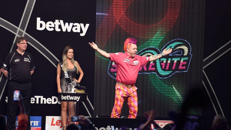 20/4/17: Peter Wright v James Wade. Belfast. Picture: Michael Cooper