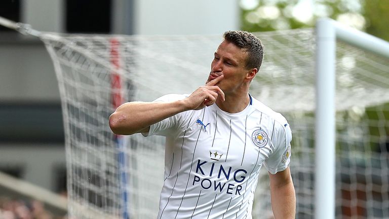 Robert Huth celebrates after giving Leicester a 1-0 lead against Crystal Palace