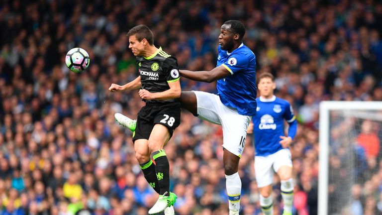 Romelu Lukaku (R) vies with Cesar Azpilicueta during the English Premier League football match at Goodison Park