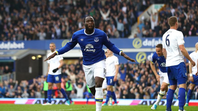 LIVERPOOL, ENGLAND - APRIL 09:  Romelu Lukaku of Everton celebrates scoring his team's fourth goal during the Premier League match between Everton and Leic