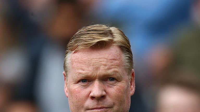 STRATFORD, ENGLAND - APRIL 22:  Ronald Koeman, Manager of Everton looks on during the Premier League match between West Ham United and Everton at the Londo