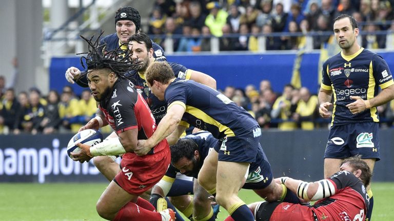 Ma'a Nonu is quickly closed down by the Clermont defence