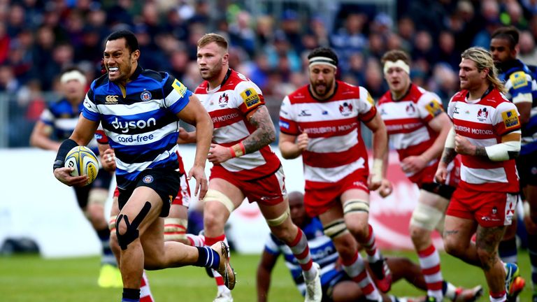 Robbie Fruean breaks clear to score a try against Gloucester