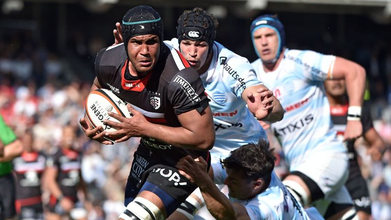Toulouse captain Thierry Dusautoir in action against Racing 92