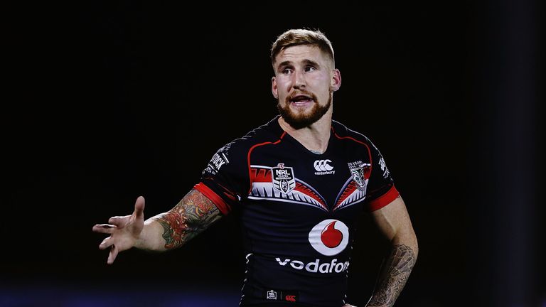 AUCKLAND, NEW ZEALAND - JUNE 27:  Sam Tomkins of the Warriors reacts during the round 16 NRL match between the New Zealand Warriors and the Canberra Raider