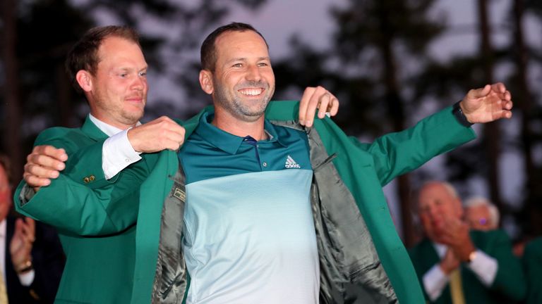 Danny Willett presents Sergio Garcia with the Green Jacket