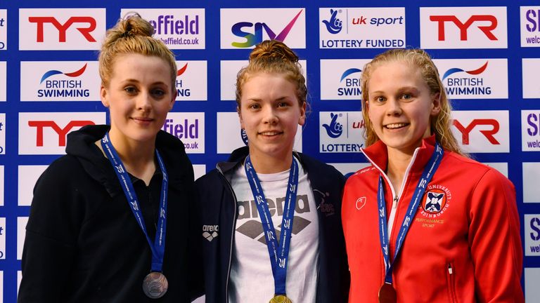 Siobhan-Marie O'Connor (L) finished behind Anna Hopkin in the 50m freestyle final