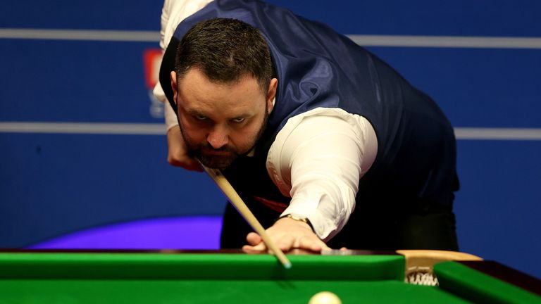 Stephen Maguire in action against  Anthony McGill