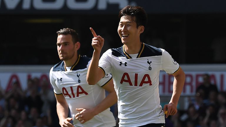 Tottenham Hotspur's South Korean striker Son Heung-Min (R) celebrates scoring his team's fourth goal, and his second goal during the English Premier League