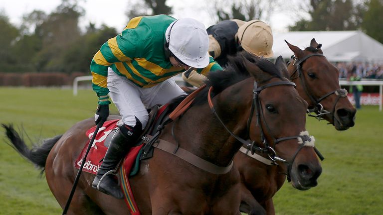 Noel Fehily riding Unowhatimeanharry to victory