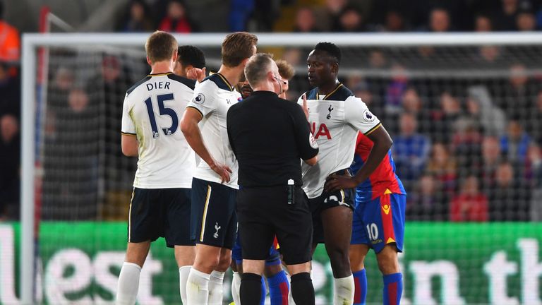 LONDON, ENGLAND - APRIL 26:  Jon Moss talks to Victor Wanyama of Tottenham Hotspur during the Premier League match between Crystal Palace and Tottenham Hot