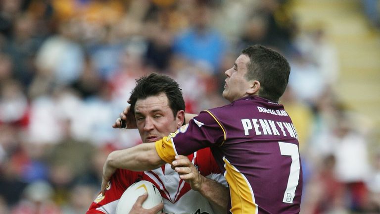 St.Helens' Paul Sculthorpe is tackled by Huddersfield's Sean Penkywicz during the Powergen Challange Cup Semi Final