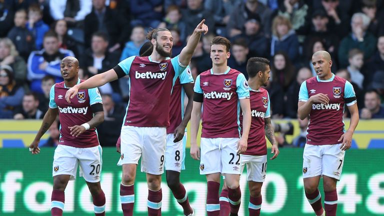 HULL, ENGLAND - APRIL 01: Andy Carroll of West Ham United celebrates scoring his sides first goal during the Premier League match between Hull City and Wes