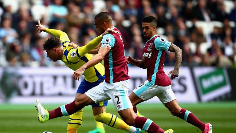 STRATFORD, ENGLAND - APRIL 22: Ross Barkley of Everton is closed down by Winston Reid of West Ham United  during the Premier League match between West Ham 