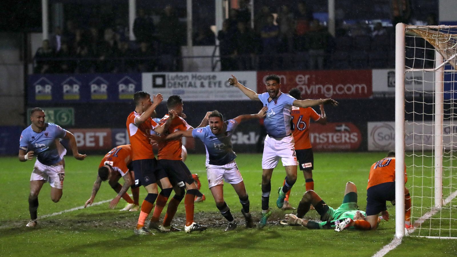 Luton 33 Blackpool (agg 56) Tangerines into League Two playoff