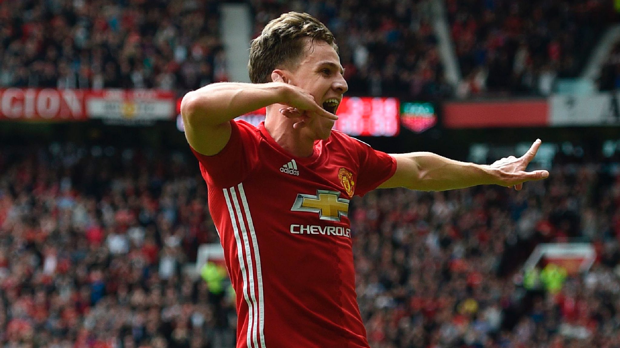 Man Utd 2 - 0 C Palace - Match Report & Highlights