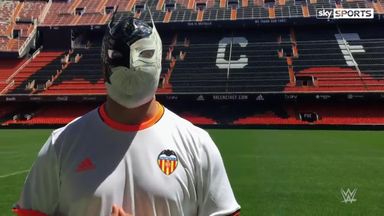 Sin Cara visits Valencia FC