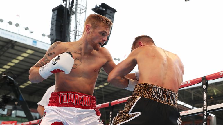 BROOK-SPENCE PROMOTION
BRAMALL LANE,
SHEFFIELD,
PIC;LAWRENCE LUSTIG
vacant Commonwealth Super-Featherweight Championship
ANDY TOWNEND v JON KAYS