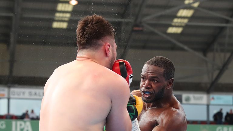 BROOK-SPENCE PROMOTION
BRAMALL LANE,
SHEFFIELD,
PIC;LAWRENCE LUSTIG
vacant Commonwealth Heavyweight Championship.
DAVID ALLEN v LENROY THOMAS
