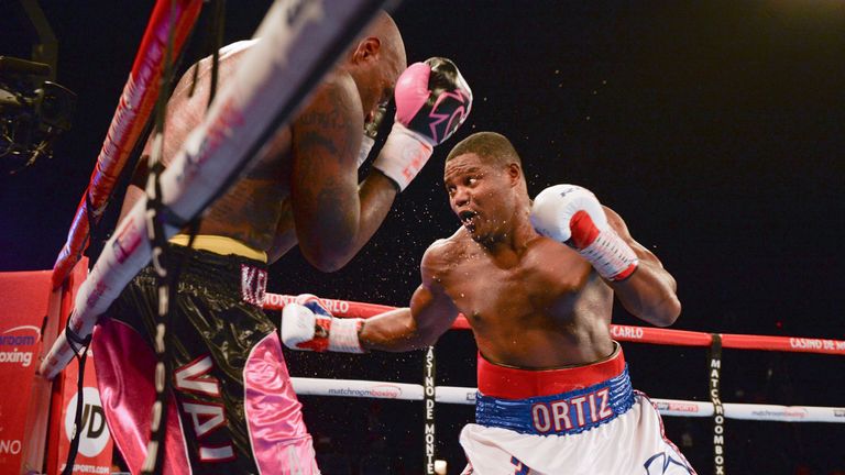 Cuba's Luis Ortiz (R) fights with US Malik Scott during the WBA Intercontinental heavyweight fight in Monte Carlo on November 12, 2016.
Ortiz defeated Scot