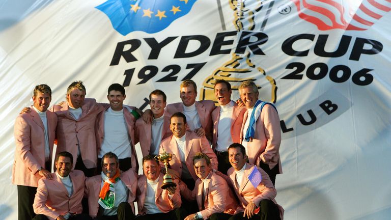 Straffan, IRELAND:  The European Ryder Cup team, led by Captain Ian Woosnam, hold the Ryder Cup trophy after Europe retained the Ryder Cup over the United 