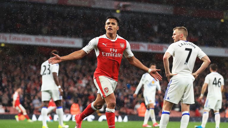 Alexis Sanchez celebrates his goal against Sunderland at the Emirates Stadium